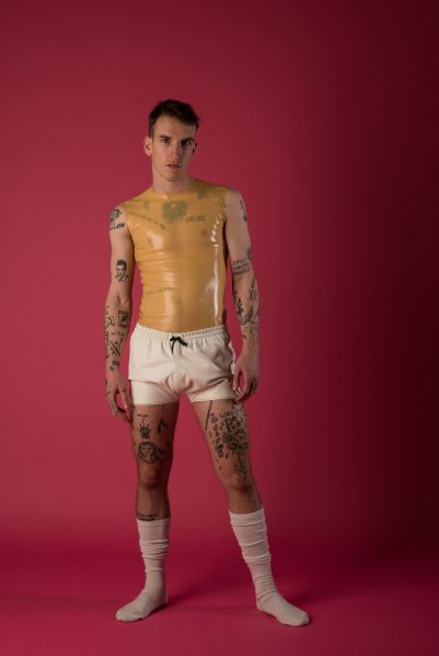 The sleeveless shirt