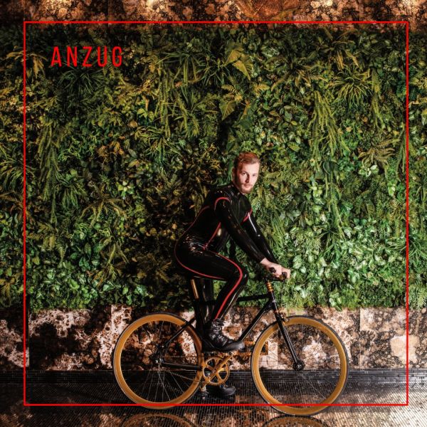 Ganzanzug mit Streifen