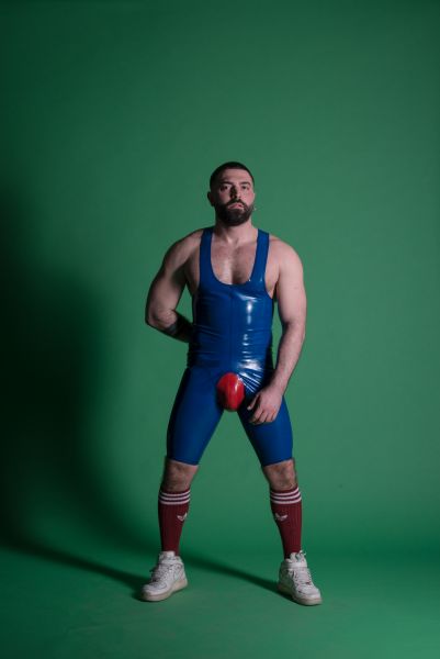 Latex Wrestling FIST Body von Sven Appelt Rubber aus Berlin. Der Latex-Singlet kann auch als Latex Maßanfertigung bestellt werden. Du kannst uns auch in unserem Latex Fetischstore in Berlin besuchen.
