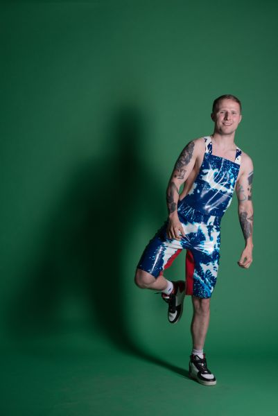 Die Latex Bleachers von Sven Appelt Rubber aus Berlin. Die Bleachers-Jeans wurden in ihrer Anfertigung von Sven Appelt im Design perfektioniert und Sven Appelt ist weltweit der einzige Designer, der diese Hose in verschiedenen Farben entwarf. 